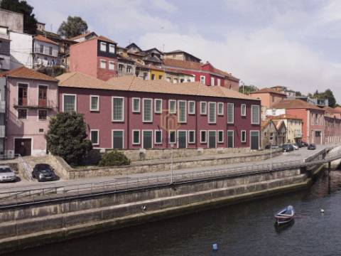 T1 com vistas para o rio e varanda em Vila Nova de Gaia