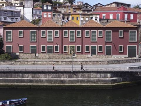 Espaço comercial com 145 m2 em Vila Nova de Gaia, com vistas para o rio