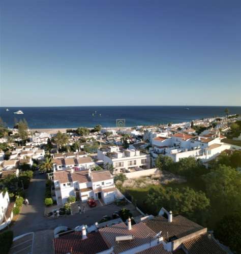 Moradia T3 com piscina privativa na Praia da Luz, Lagos, Algarve