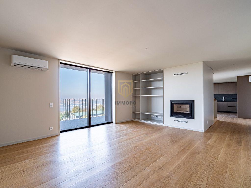 Apartamento T3 de Luxo, varanda panorâmica com vistas de Rio e Mar! Junto a Marginal do Rio Douro!