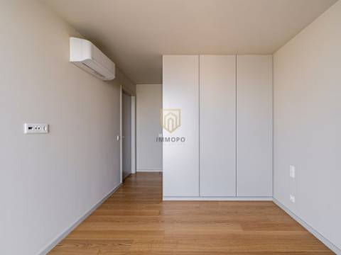 Apartamento T3 de Luxo, varanda panorâmica com vistas de Rio e Mar! Junto a Marginal do Rio Douro!
