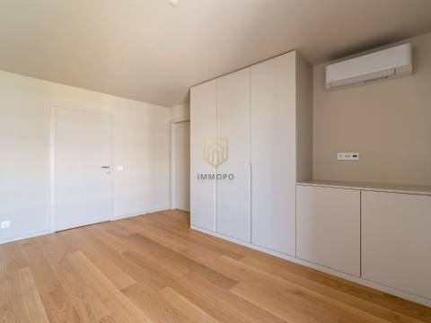 T3 Novo, varanda panorâmica com vistas de Rio e Mar!