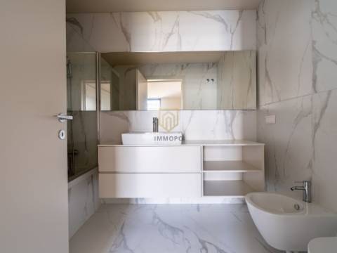 T3 Novo, varanda panorâmica com vistas de Rio e Mar!