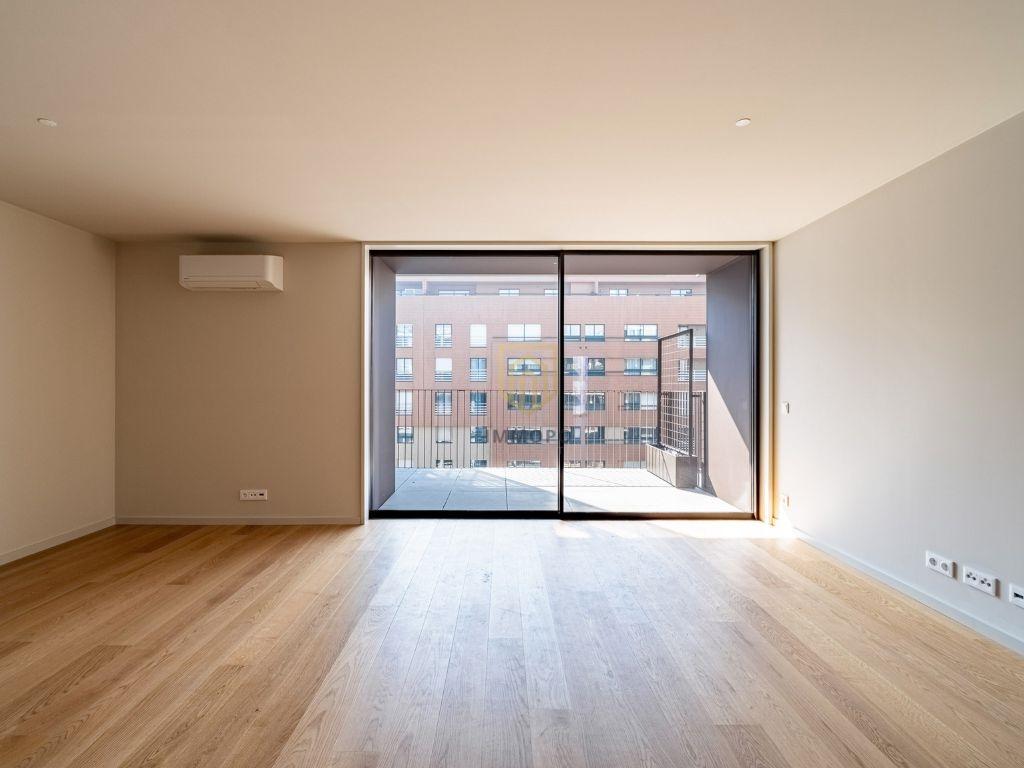 T3 Novo, varanda panorâmica com vistas de Rio e Mar!