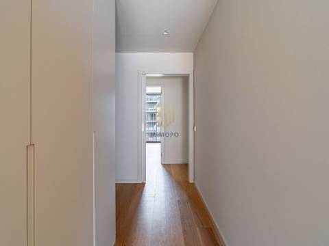 T3 Novo, varanda panorâmica com vistas de Rio e Mar!