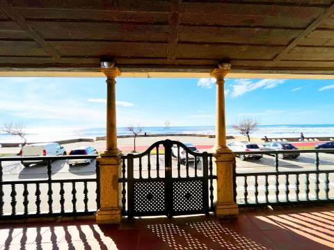 MORADIA GRANJA - 1ª linha de Mar