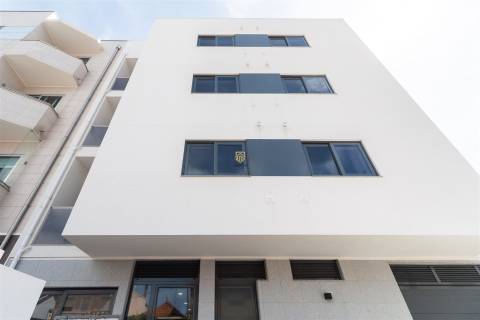 Apartamento T2 - Na zona da Senhora da Hora