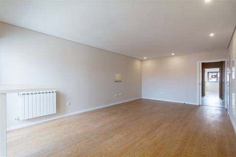 Apartamento T2 - Na zona da Senhora da Hora