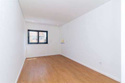 Apartamento T2 - Na zona da Senhora da Hora