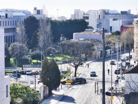 T1 Novo junto das faculdade de letras e faculdade de ciências, do Porto.