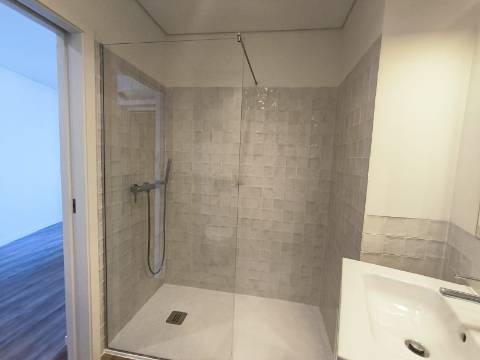 T1 Novo junto das faculdade de letras e faculdade de ciências, do Porto.