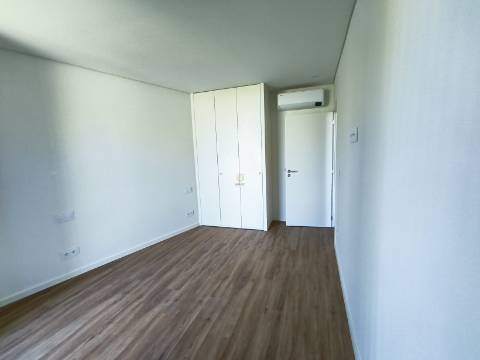 T1 Novo junto das faculdade de letras e faculdade de ciências, do Porto.