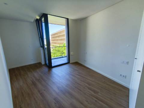 T1 Novo junto das faculdade de letras e faculdade de ciências, do Porto.