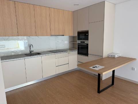 Apartamento T1 com Terraço Edifício do CAMPUS junto à entrada da UTAD Vila real