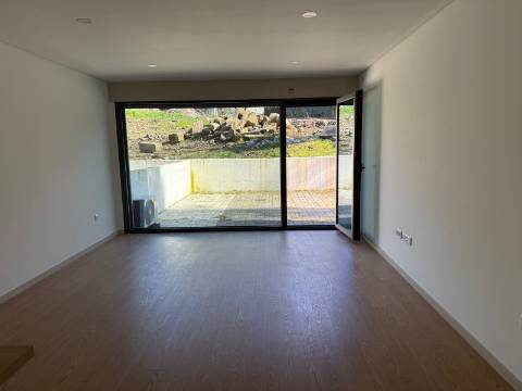 Apartamento T1 com Terraço Edifício do CAMPUS junto à entrada da UTAD Vila real