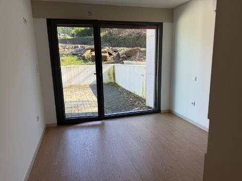 Apartamento T1 com Terraço Edifício do CAMPUS junto à entrada da UTAD Vila real