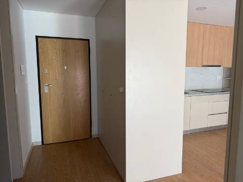 Apartamento T1 com Terraço Edifício do CAMPUS junto à entrada da UTAD Vila real