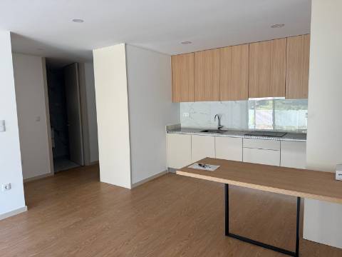 Apartamento T1 com Terraço Edifício do CAMPUS junto à entrada da UTAD Vila real