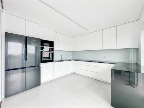 Apartamento T4 Arrendamento em Matosinhos e Leça da Palmeira,Matosinhos