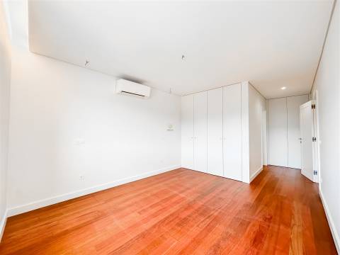 Apartamento T4 Arrendamento em Matosinhos e Leça da Palmeira,Matosinhos