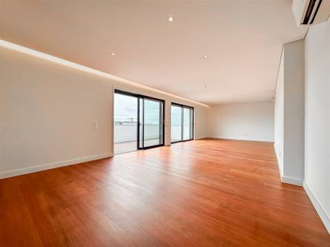 Apartamento T4 Arrendamento em Matosinhos e Leça da Palmeira,Matosinhos