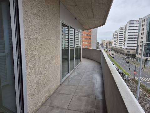 Apartamento T2 Arrendamento em Ramalde,Porto