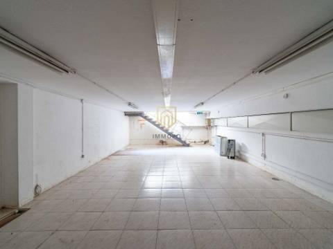 Loja para arrendar na zona da Boavista