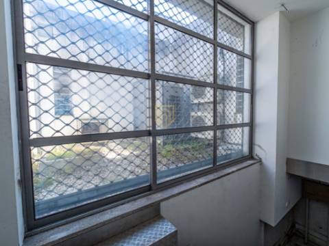 Loja para arrendar na zona da Boavista