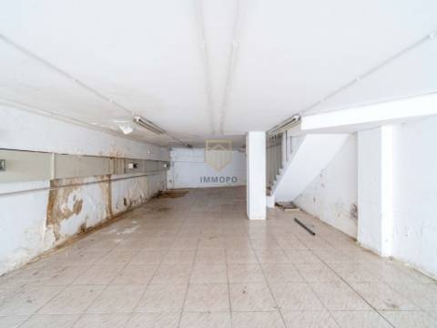 Loja para arrendar na zona da Boavista