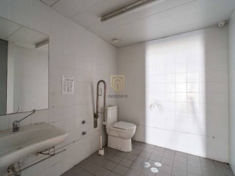 Loja para arrendar na zona da Boavista