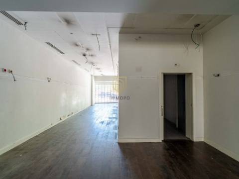 Loja para arrendar na zona da Boavista