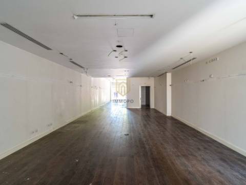 Loja para arrendar na zona da Boavista