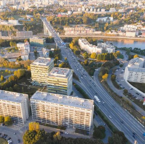 Apartamento T2 em condomínio de luxo com 96 m2 e varanda de 11.6 m2.