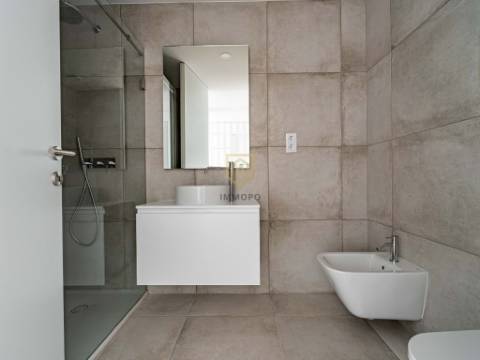 Apartamento T1 com Garagem e Varanda no Parque dos Sobreiros 2 - Asprela, Porto