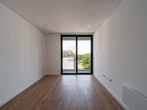 Apartamento T1 com Garagem e Varanda no Parque dos Sobreiros 2 - Asprela, Porto