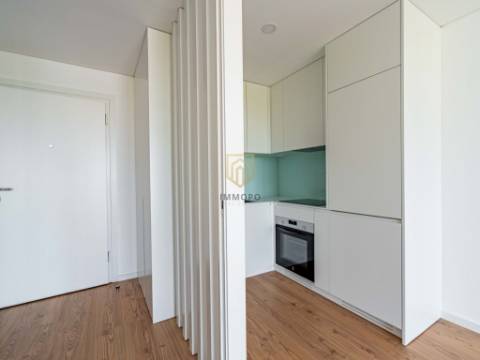 Apartamento T1 com Garagem e Varanda no Parque dos Sobreiros 2 - Asprela, Porto