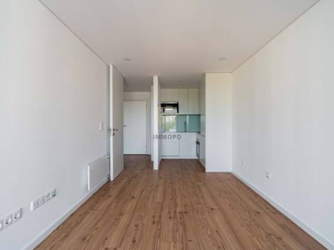 Apartamento T1 com Garagem e Varanda no Parque dos Sobreiros 2 - Asprela, Porto