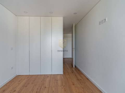 Apartamento T1 com Garagem e Varanda no Parque dos Sobreiros 2 - Asprela, Porto