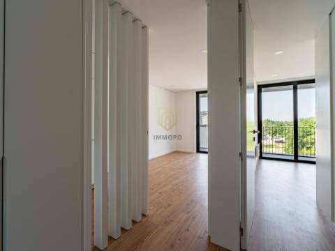 Apartamento T1 com Garagem e Varanda no Parque dos Sobreiros 2 - Asprela, Porto