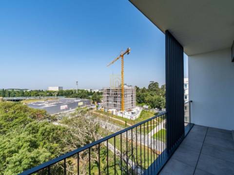 Apartamento T0 para Arrendamento com Varanda e Garagem no Porto