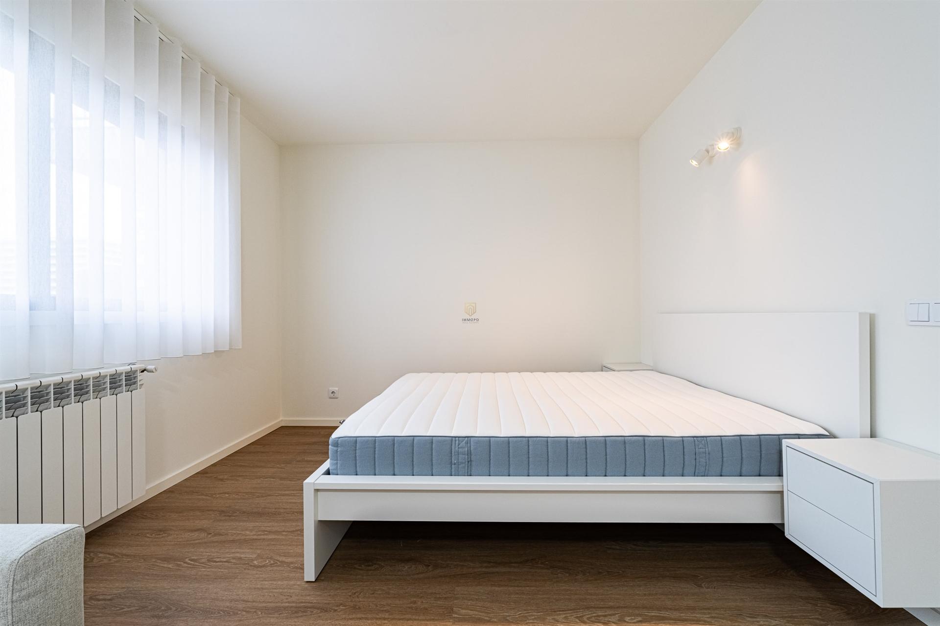 Apartamento T0 equipado e mobilado nas Antas, para venda.