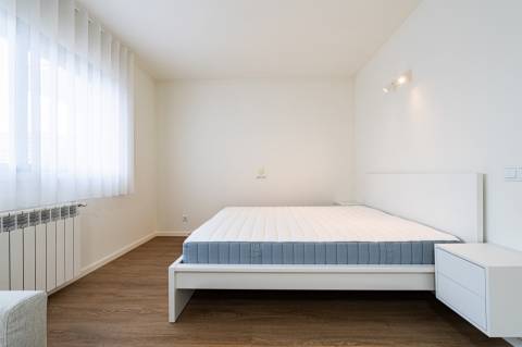 Apartamento T0 equipado e mobilado nas Antas, para venda.