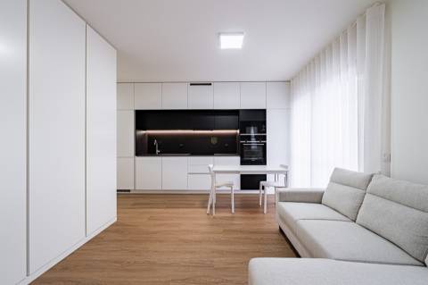 Apartamento T0 equipado e mobilado nas Antas, para venda.