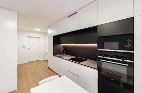 Apartamento T0 equipado e mobilado nas Antas, para venda.