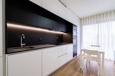 Apartamento T0 equipado e mobilado nas Antas, para venda.