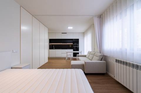 Apartamento T0 equipado e mobilado nas Antas, para venda.