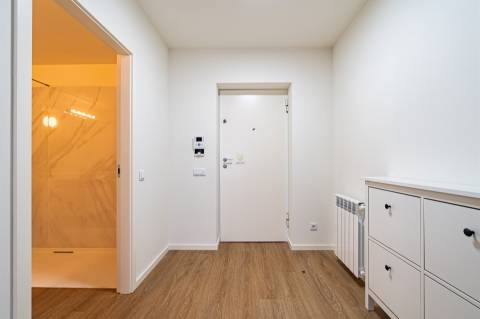 Apartamento T0 equipado e mobilado nas Antas, para venda.