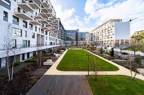 Apartamento T0 equipado e mobilado nas Antas, para venda.