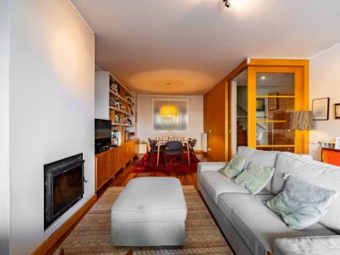 T3 Duplex em Condomínio Fechado