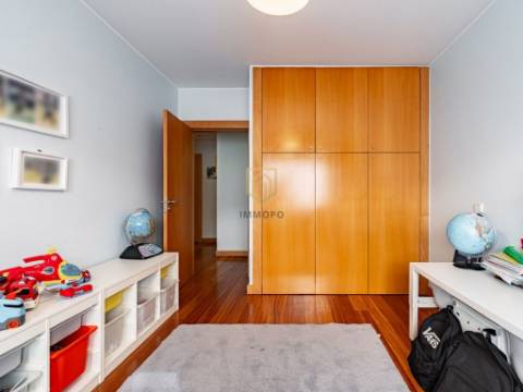 T3 Duplex em Condomínio Fechado